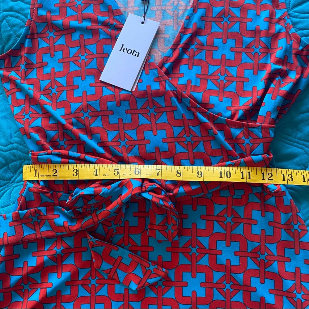 🆕 LEOTA  | NWT GEO CHAIN ESSENTIAL JERSEY WRAP DRESS - Picture 13 of 16